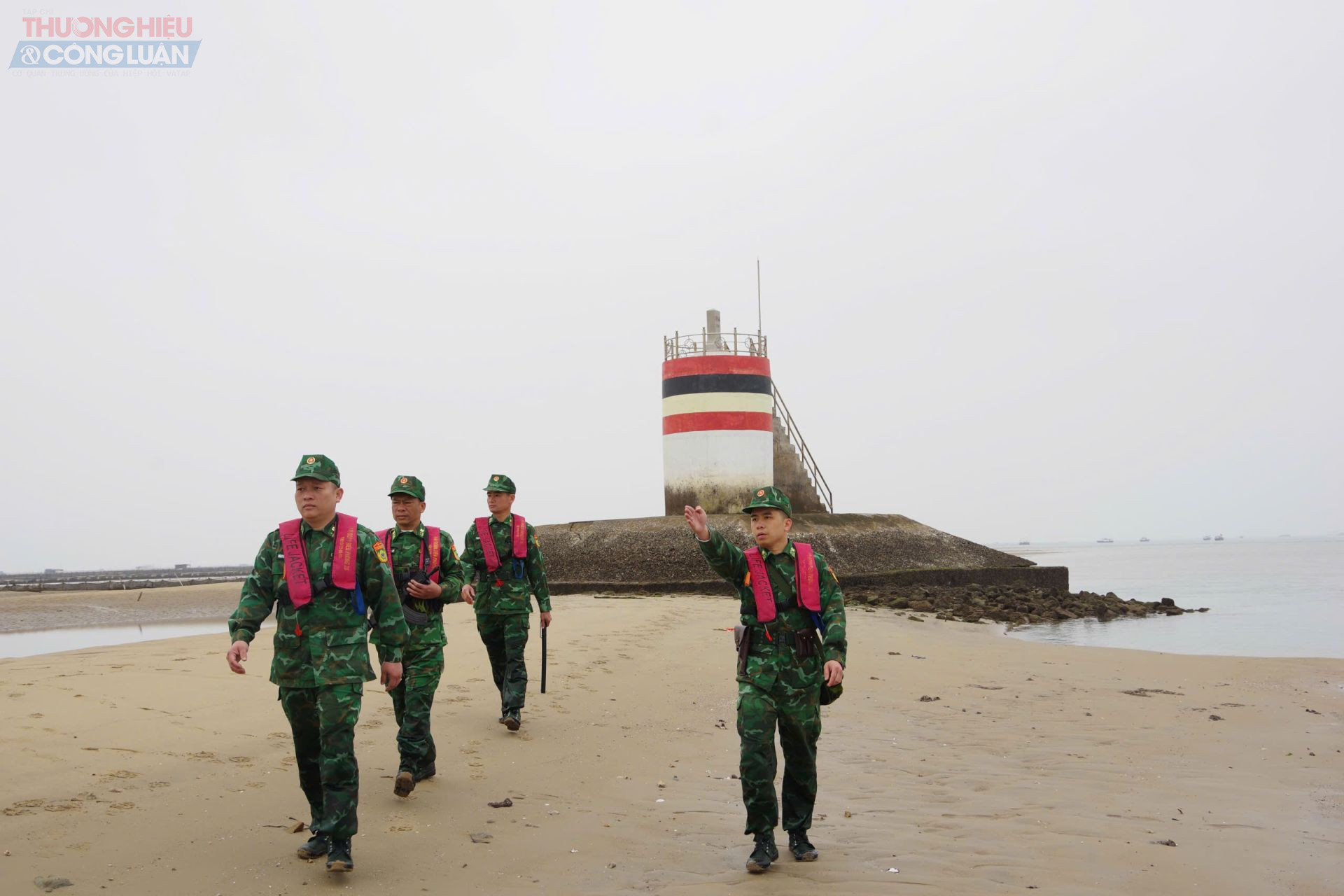 C&aacute;n bộ, chiến sỹ Đồn Bi&ecirc;n ph&ograve;ng Tr&agrave; Cổ tuần tra khu vực Cột mốc 1378, nơi địa đầu cực đ&ocirc;ng bắc của Tổ quốc