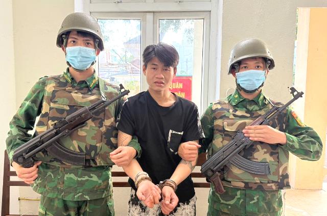 Đà Nẵng: Lực lượng chức năng bắt quả tang Nguyễn Hoàng Long đang vận chuyển ma túy
