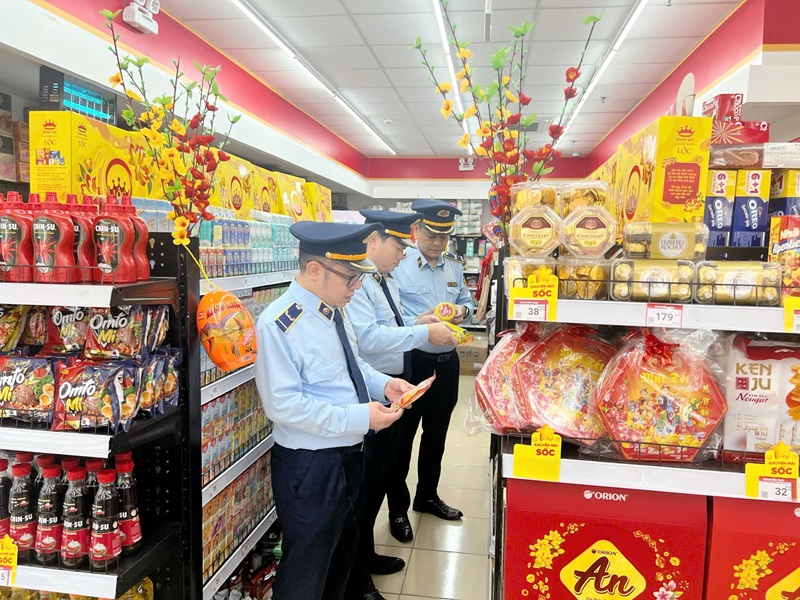 Hưng Yên hướng dẫn người tiêu dùng phân biệt hàng tết kém chất lượng