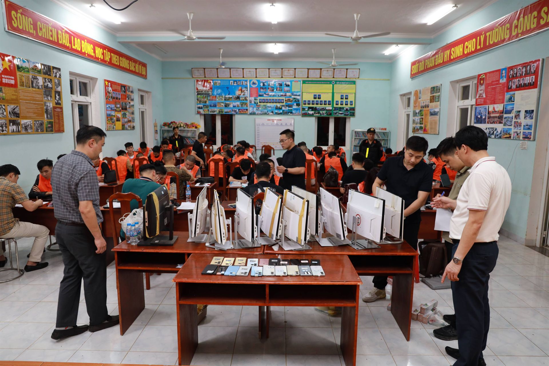 Công an tỉnh Lào Cai triệt phá băng nhóm lừa đảo xuyên quốc gia tại Campuchia, chiếm đoạt hơn 300 tỷ đồng