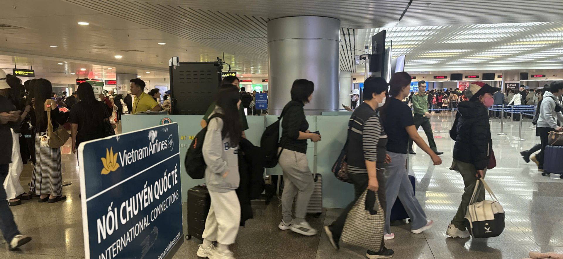 Cảng hàng không quốc tế Tân Sơn Nhất tăng cường phòng, chống dịch bệnh do virus Nipah