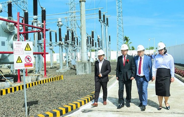 BTC v&agrave; l&atilde;nh đạo, quan kh&aacute;ch tham quan dự &aacute;n.&nbsp;Ảnh: Mạnh H&agrave;