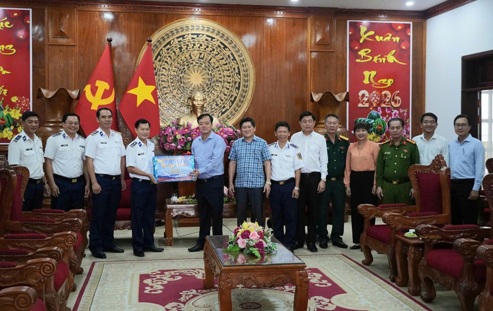 Đại tá Nguyễn Thái Dương - Ủy viên Ban Thường vụ Đảng ủy, Phó Chính ủy Bộ Tư lệnh Vùng Cảnh sát biển 4 thăm, chúc Tết Tỉnh ủy - UBND tỉnh Cà Mau Đại tá Nguyễn Thái Dương - Ủy viên Ban Thường vụ Đảng ủy, Phó Chính ủy Bộ Tư lệnh Vùng Cảnh sát biển 4 thăm, chúc Tết Tỉnh ủy - UBND tỉnh Cà Mau