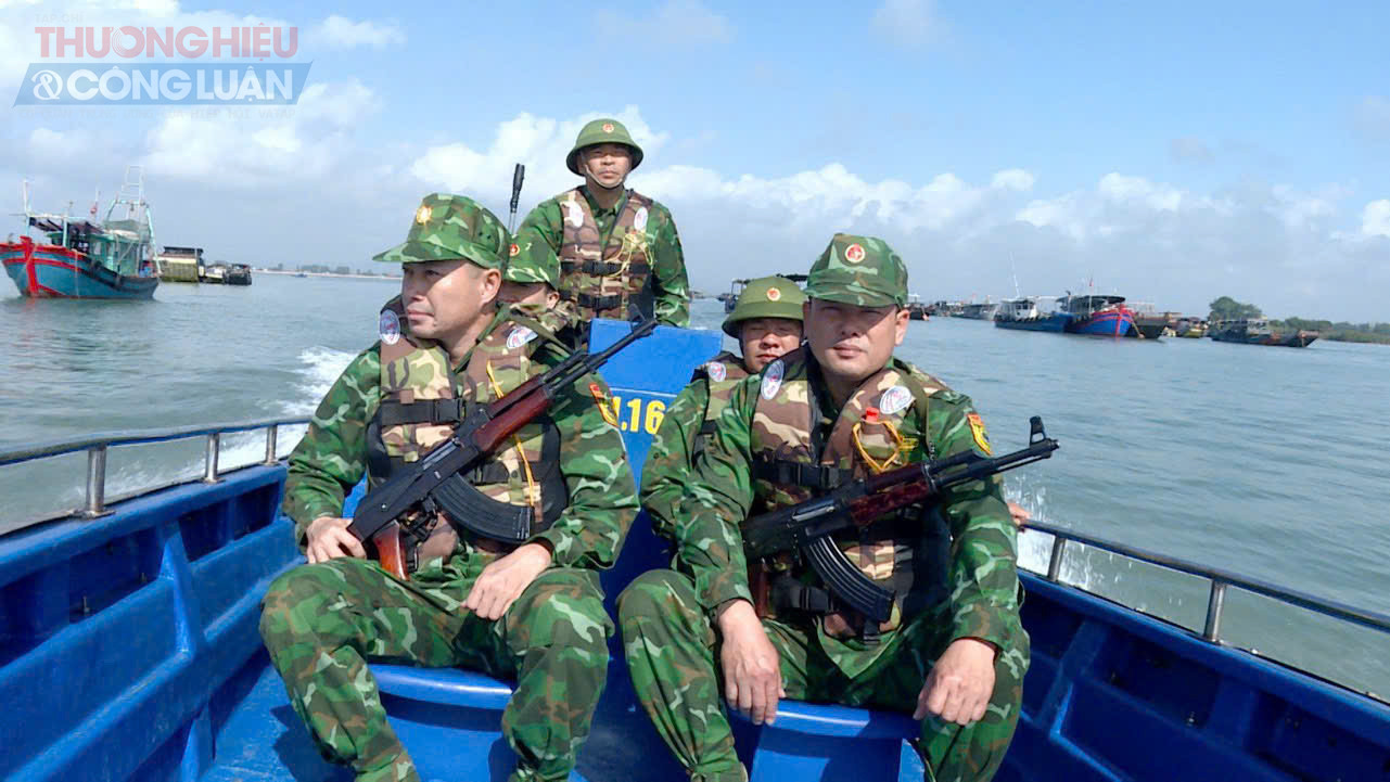 Đồn Bi&ecirc;n ph&ograve;ng Tr&agrave; Cổ tuần tra, kiểm so&aacute;t địa b&agrave;n tr&ecirc;n biển