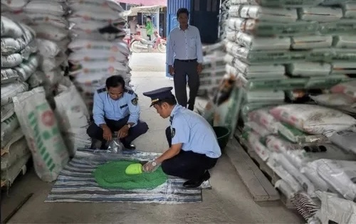 Đồng Tháp xử phạt một hộ kinh doanh kinh doanh phân bón, vật tư nông nghiệp vi phạm quy định