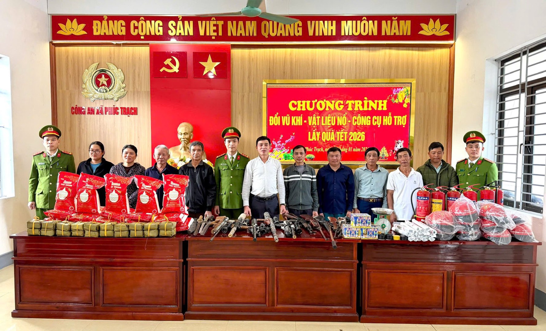 Triển khai mô hình đổi pháo lấy quà. Triển khai mô hình đổi pháo lấy quà.