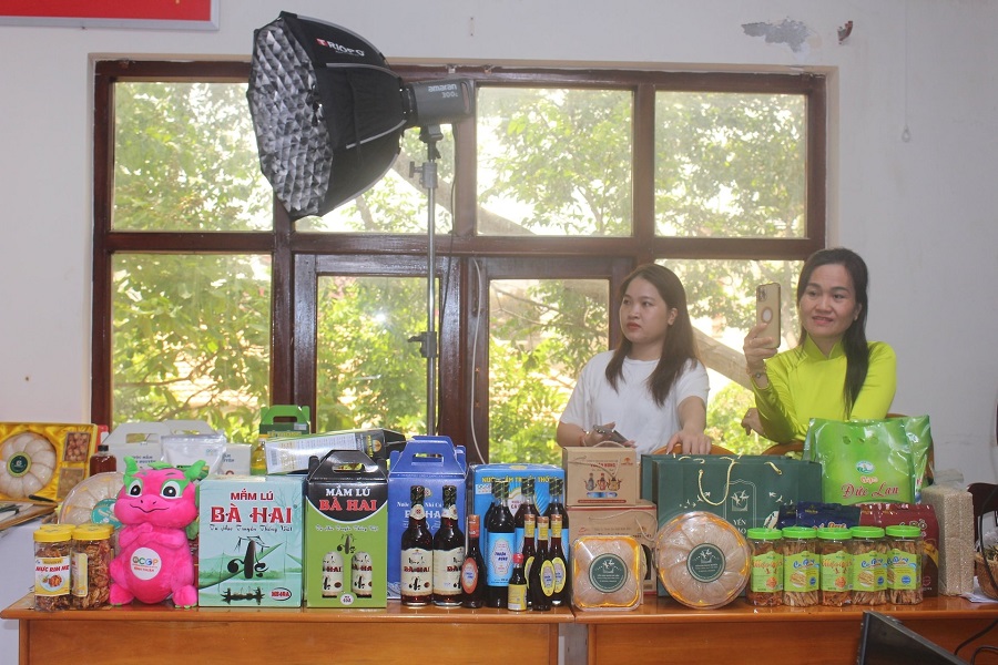 Livestream bán hàng qua nền tảng số Livestream bán hàng qua nền tảng số