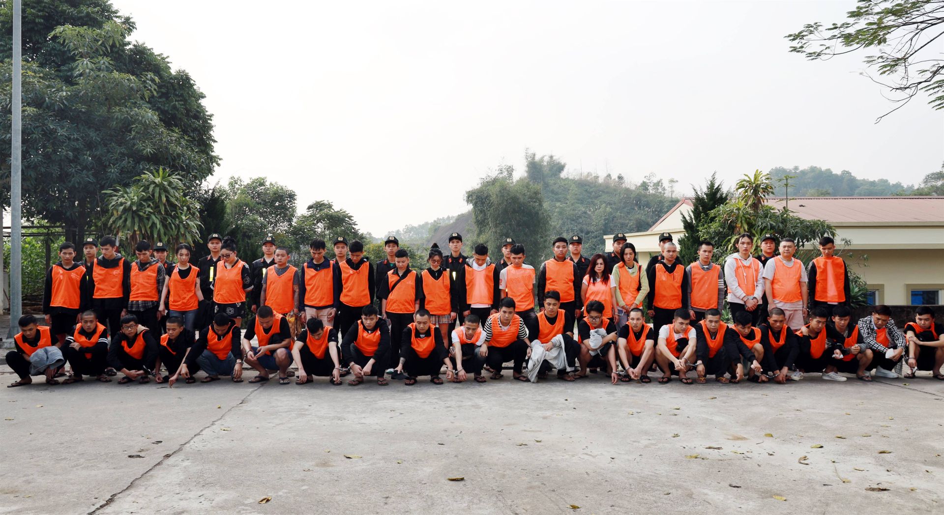 To&agrave;n bộ c&aacute;c đối tượng đ&atilde; được di l&yacute; về tỉnh L&agrave;o Cai để tiếp tục điều tra, xử l&yacute;