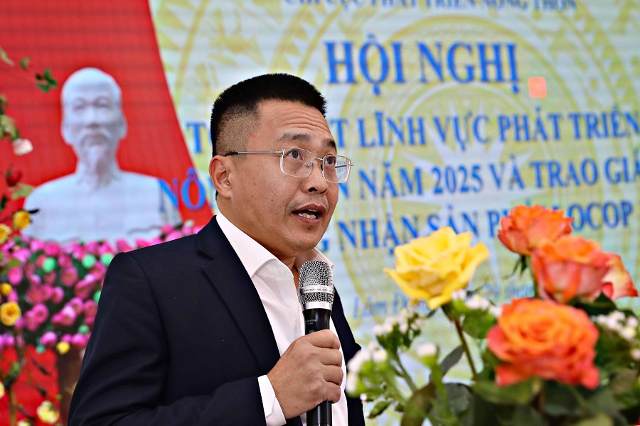 &Ocirc;ng L&ecirc; Quang Dần, Ph&oacute; Gi&aacute;m đốc Sở N&ocirc;ng nghiệp v&agrave; M&ocirc;i trường tỉnh L&acirc;m Đồng ph&aacute;t biểu tại hội nghị