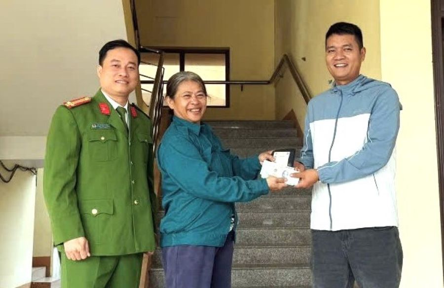 Quảng Trị: Nhặt được gần 26 triệu đồng, một phụ nữ nhờ Công an tìm người trả lại