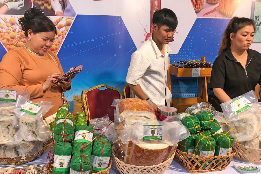 Sản phẩm OCOP 3 sao chả quế nướng được chủ cơ sở x&uacute;c tiến đăng k&yacute; ph&aacute;t triển t&agrave;i sản tr&iacute; tuệ