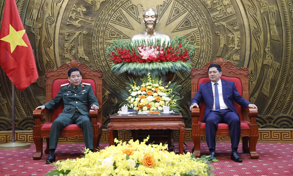 Đồng ch&iacute; Nguyễn Hồng Th&aacute;i tiếp đ&oacute;n Thượng tướng Nguyễn Văn Gấu.