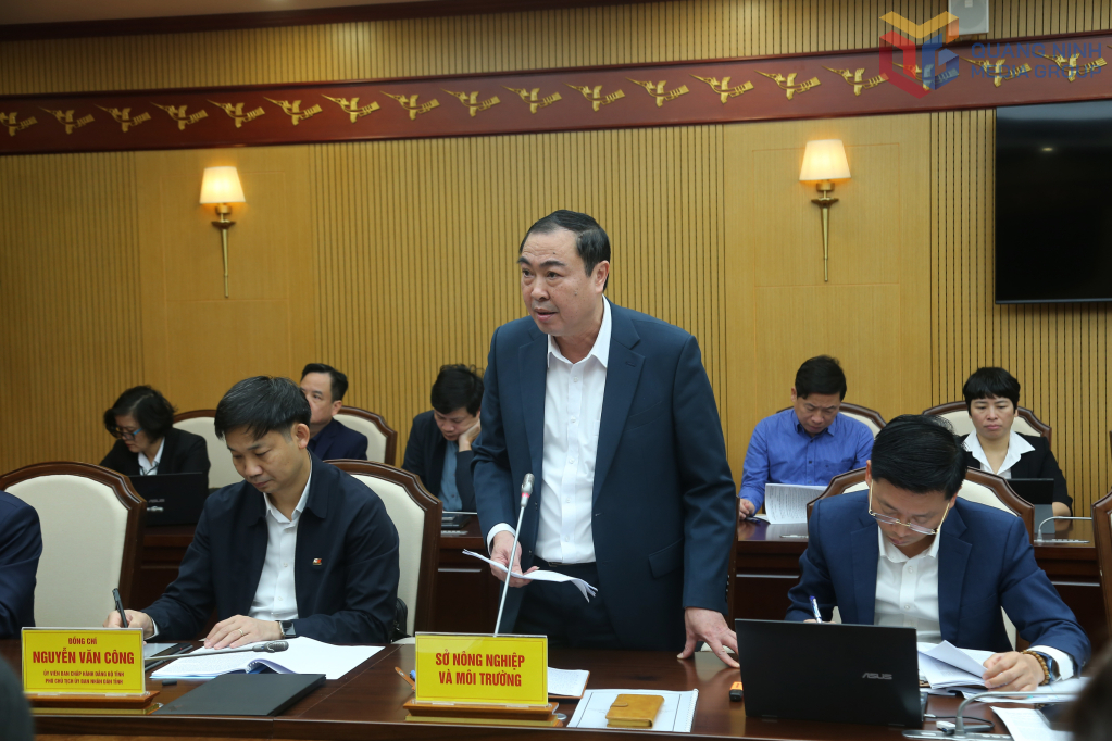 &Ocirc;ng Nguyễn Minh Sơn, Gi&aacute;m đốc Sở N&ocirc;ng nghiệp v&agrave; M&ocirc;i trường Quảng Ninh, b&aacute;o c&aacute;o tại buổi l&agrave;m việc