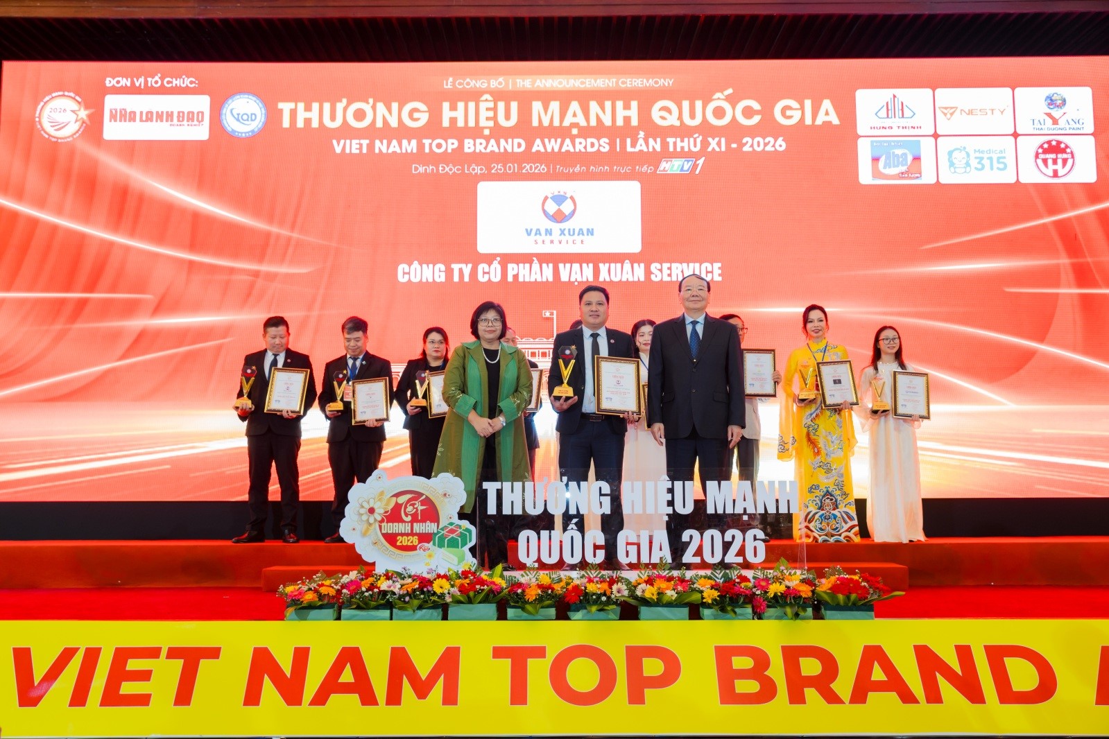 Vạn Xu&acirc;n Service nhận giải Nh&agrave; Ph&acirc;n Phối Bất Động Sản H&agrave;ng Đầu Việt Nam