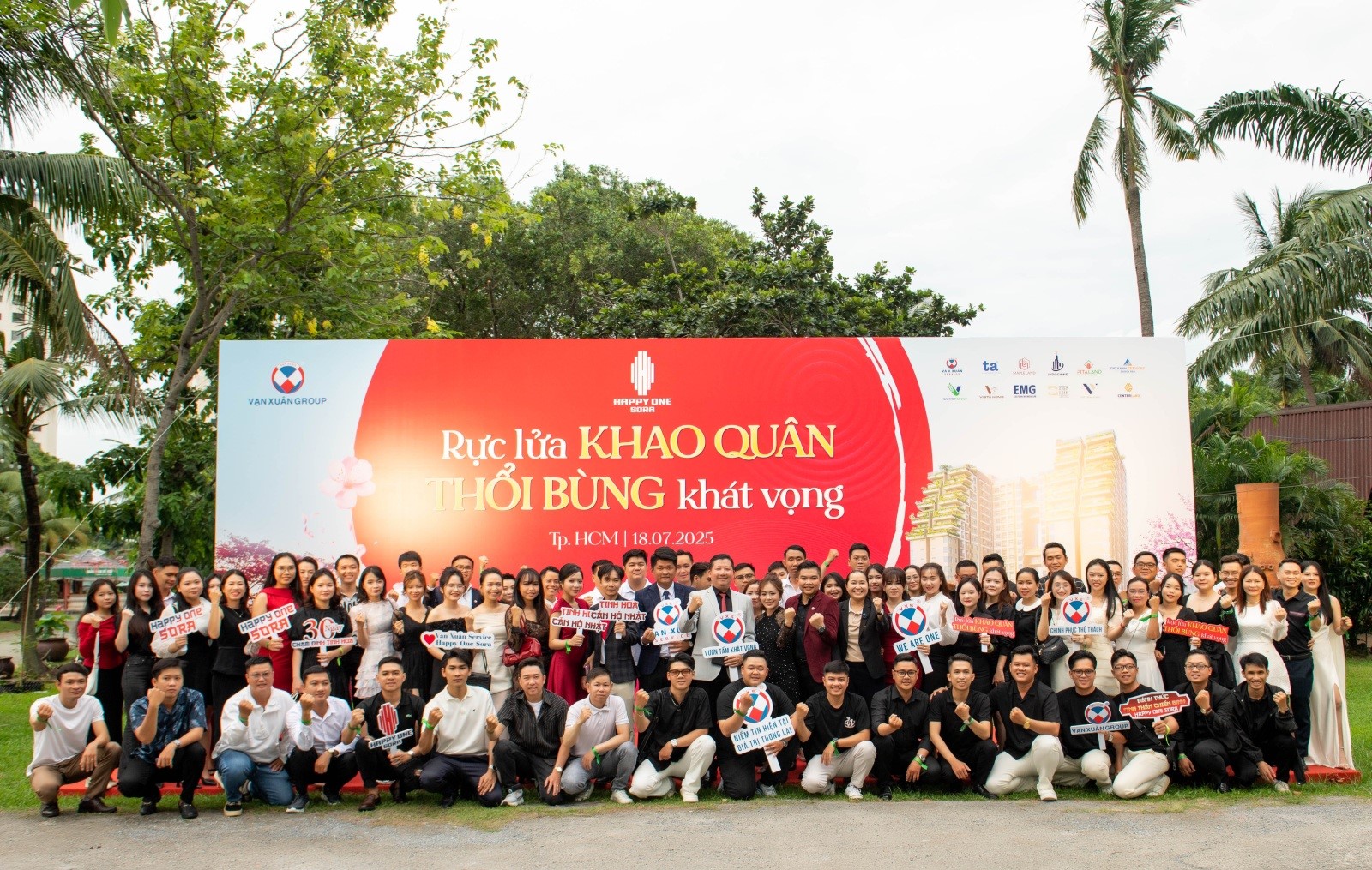 Vạn Xu&acirc;n Service được vinh danh tại Lễ tổng kết dự &aacute;n Happy One Sora