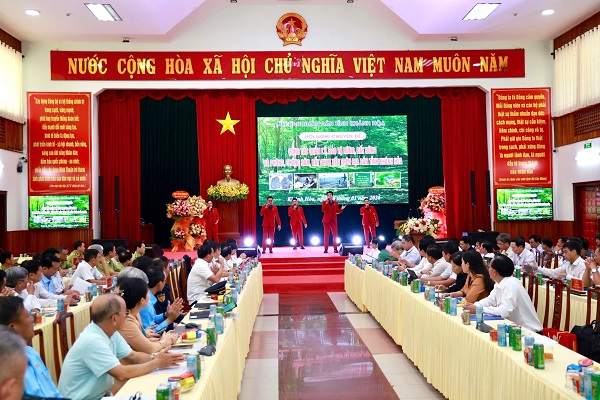 Văn nghệ ch&agrave;o mừng