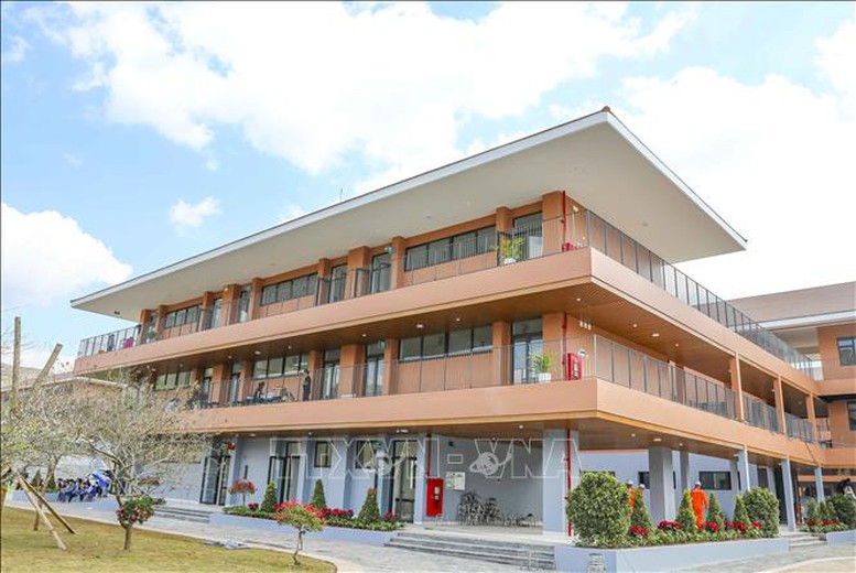 Những d&atilde;y nh&agrave; lớp học khang trang, hiện đại tại Trường Phổ th&ocirc;ng nội tr&uacute; li&ecirc;n cấp Tiểu học v&agrave; Trung học cơ sở Si Pa Ph&igrave;n - Ảnh minh họa: Xu&acirc;n Tư/TTXVN