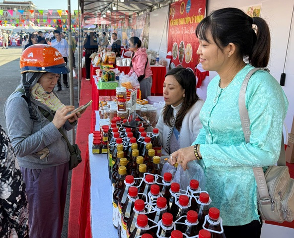 Thương hiệu nước mắm Nam Ô. Thương hiệu nước mắm Nam Ô.