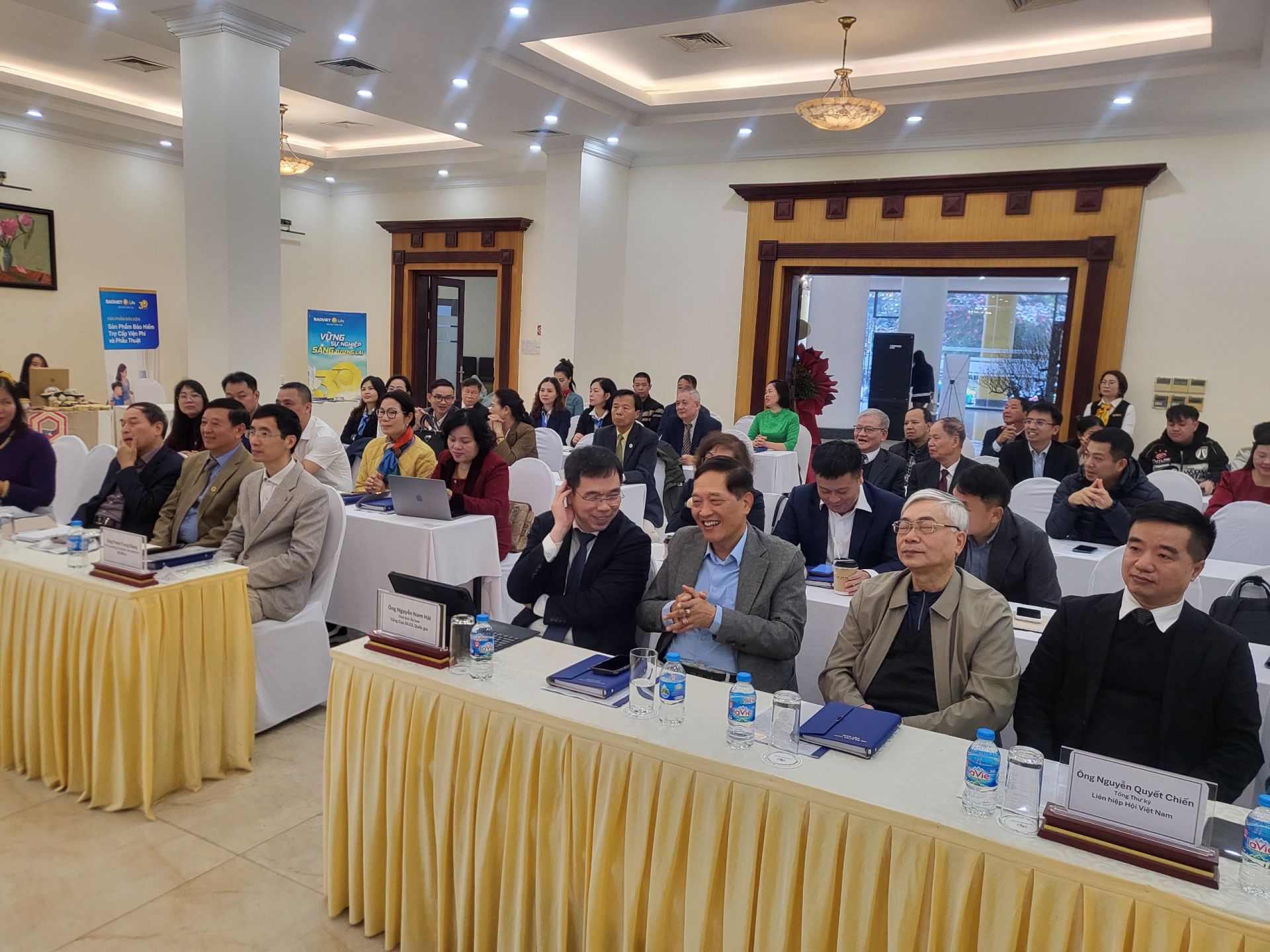 Hội nghị có sự tham dự của đại diện một số cơ quan ban ngành và đ Hội nghị có sự tham dự của đại diện một số cơ quan ban ngành và đ