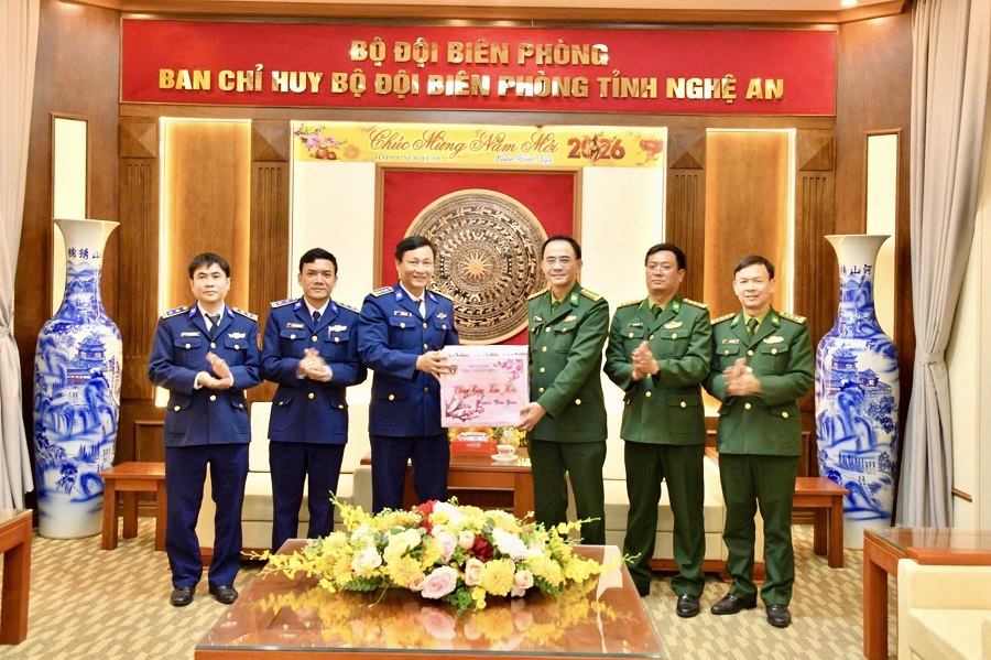 Ảnh 7: Thăm, chúc Tết Ban Chỉ huy Bộ đội Biên phòng tỉnh Nghệ An. Ảnh 7: Thăm, chúc Tết Ban Chỉ huy Bộ đội Biên phòng tỉnh Nghệ An.