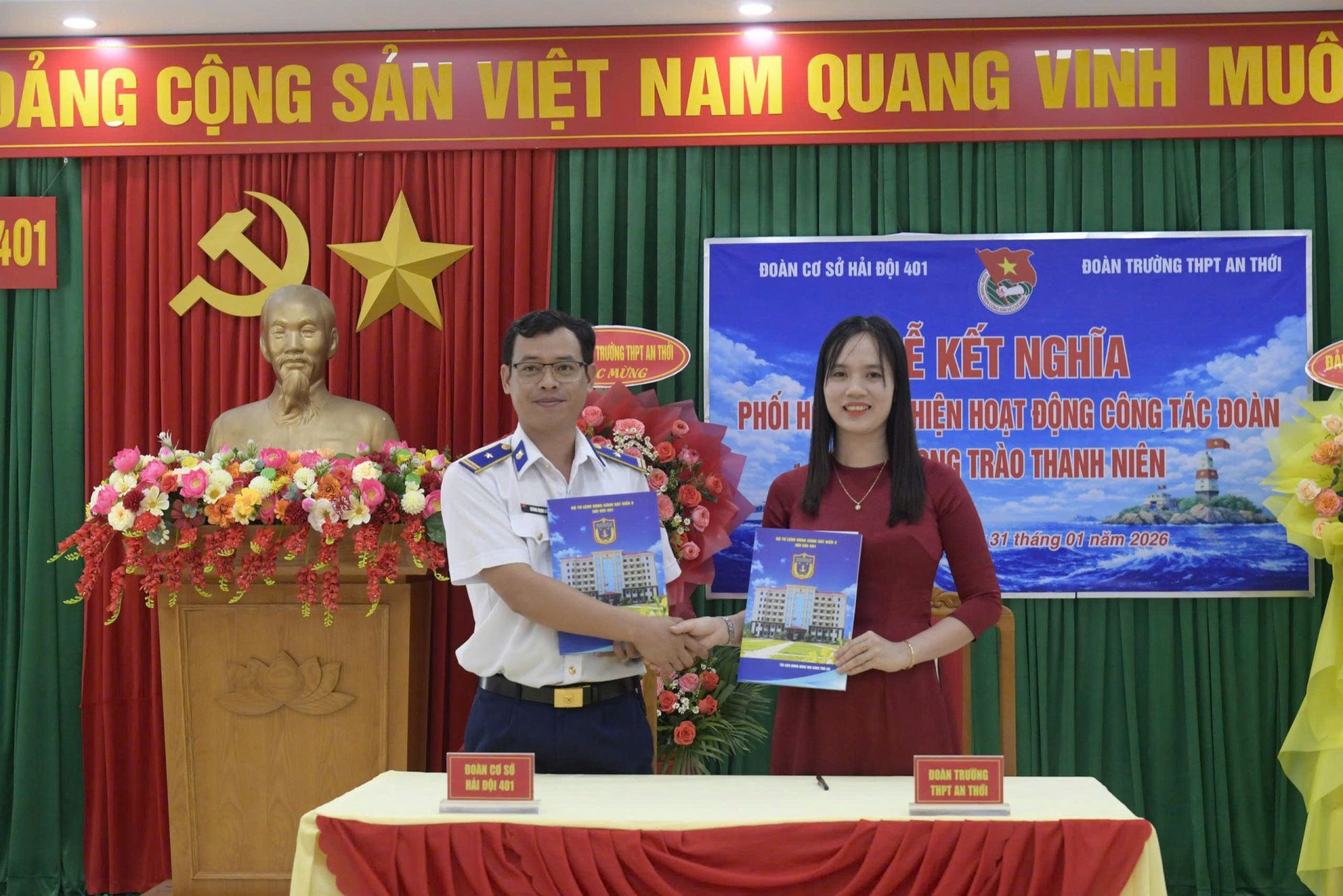 Hải đội 401 tăng cường đoàn kết quân - dân, góp phần giáo dục lý tưởng cách mạng cho thế hệ trẻ