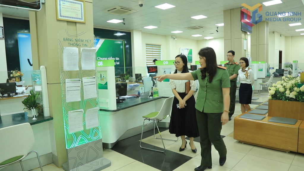 Qua r&agrave; so&aacute;t, Ph&ograve;ng ANKT (C&ocirc;ng an tỉnh Quảng Ninh) đ&atilde; chủ động hướng dẫn, hỗ trợ c&aacute;c ng&acirc;n h&agrave;ng tr&ecirc;n địa b&agrave;n khắc phục c&aacute;c sơ hở trong bảo vệ t&agrave;i sản, quản l&yacute; nội bộ