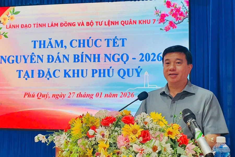 B&iacute; thư Tỉnh ủy L&acirc;m Đồng Y Thanh H&agrave; Ni&ecirc; Kđăm ph&aacute;t biểu tại buổi l&agrave;m việc tại Đặc khu Ph&uacute; Qu&yacute;