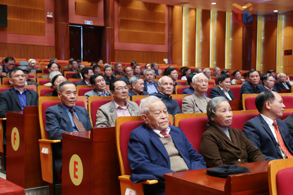 C&aacute;c l&atilde;nh đạo thuộc diện BTV Tỉnh ủy Quảng Ninh quản l&yacute; đ&atilde; nghỉ hưu tr&ecirc;n địa b&agrave;n đến dự hội nghị gặp mặt