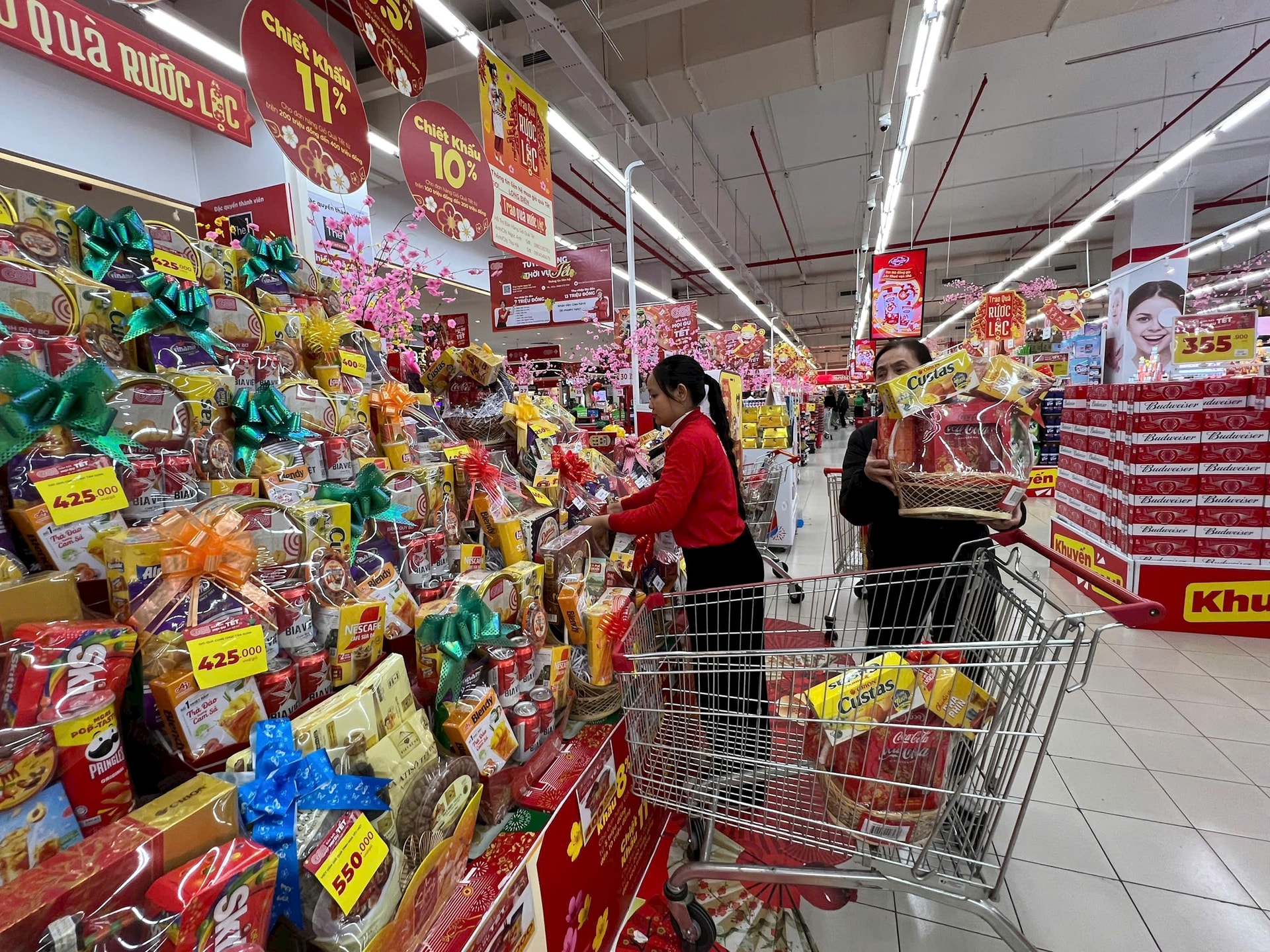 Hà Nội: Sôi động thị trường quà biếu dịp Tết Nguyên đán Bính Ngọ 2026