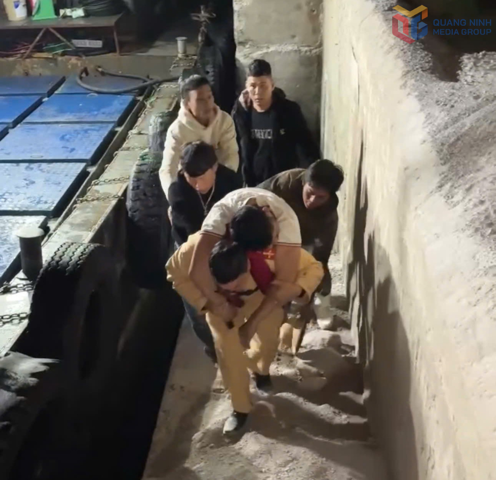 Công an Quảng Ninh cấp cứu kịp thời một ngư dân gặp nạn trên biển