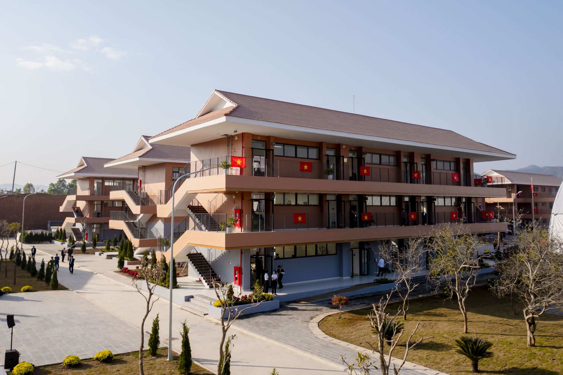 Ng&ocirc;i trường mới khang trang, hiện đại. Ảnh: &Aacute;nh Dương