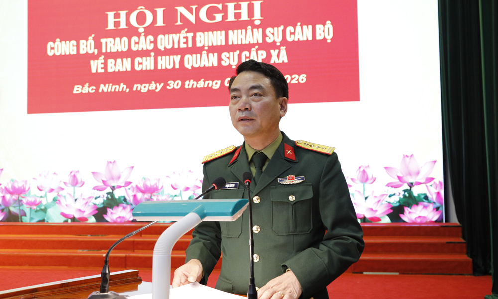 Đại tá Phạm Văn Tạo phát biểu tại hội nghị. Các đ Đại tá Phạm Văn Tạo phát biểu tại hội nghị. Các đ