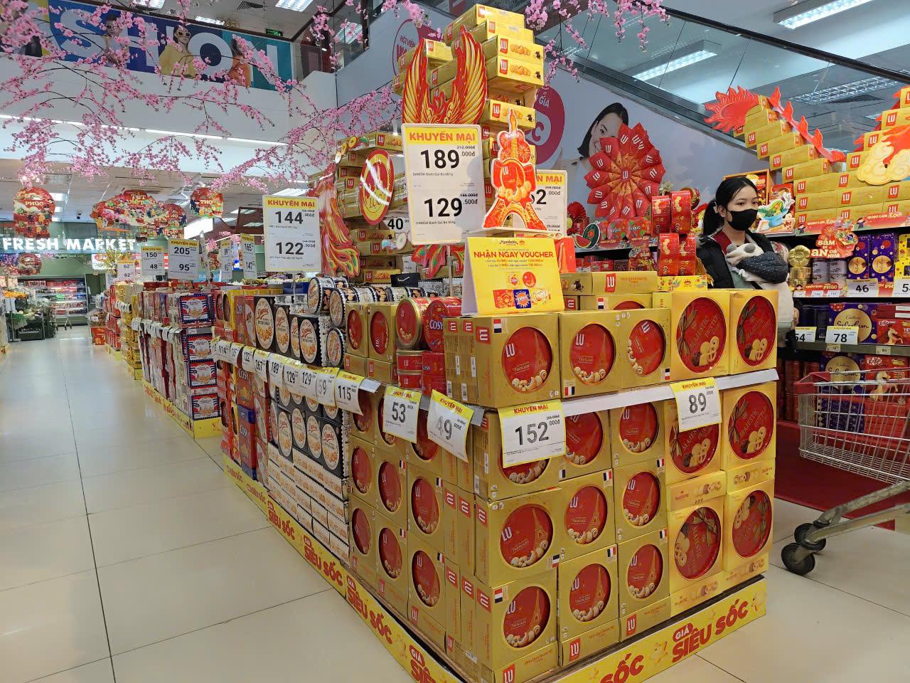 Đa dạng Đa dạng hộp qu&agrave; gi&aacute; v&agrave;i chục ngh&igrave;n đồng được trưng b&agrave;y ở vị tr&iacute; bắt mắt tại Winmart.