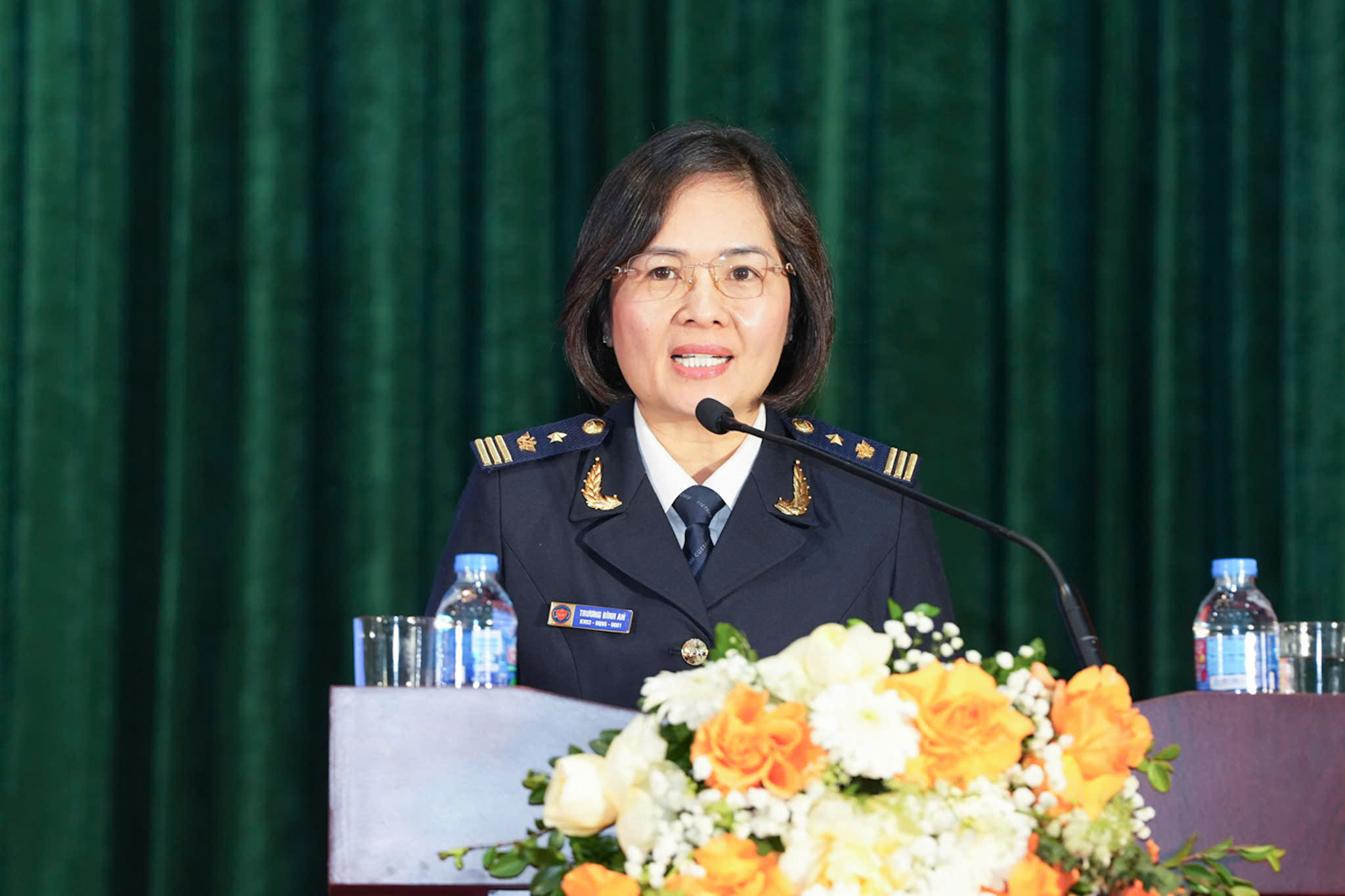 Ph&oacute; Chi cục trưởng Chi cục Hải quan khu vực III Trương B&igrave;nh An b&aacute;o c&aacute;o tại hội nghị.