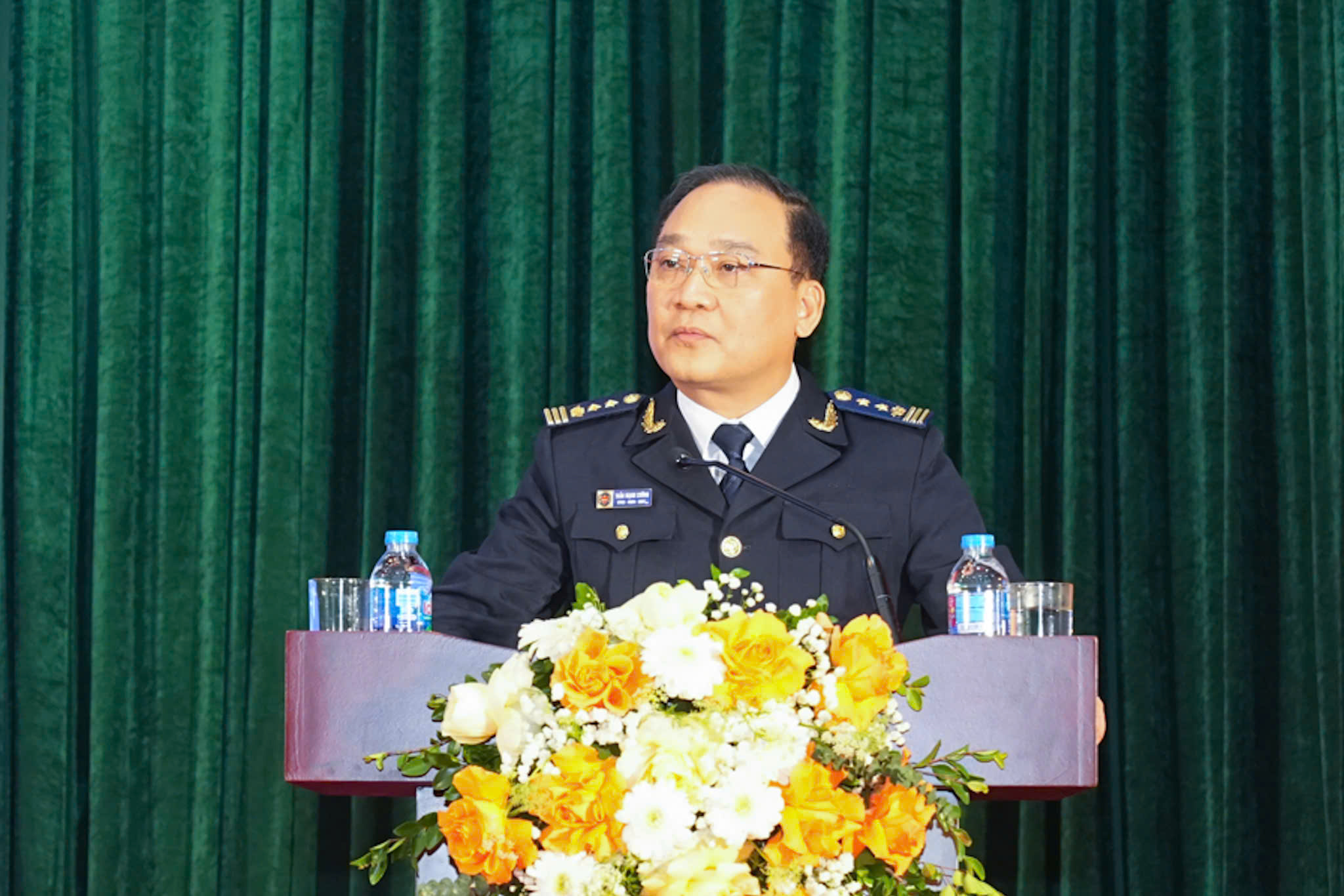 Đồng ch&iacute; Chi cục trưởng Hải quan khu vực III Trần Mạnh Cường tiếp thu c&aacute;c &yacute; kiến chỉ đạo.