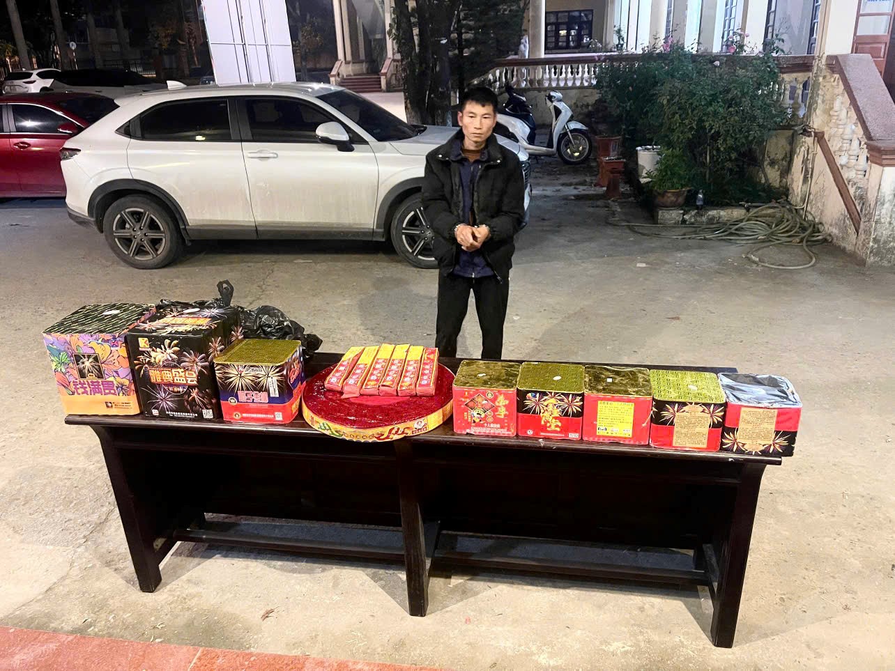Quảng Ninh: Bắt quả tang đối tượng tàng trữ hơn 27kg pháo nổ trái phép tại Móng Cái