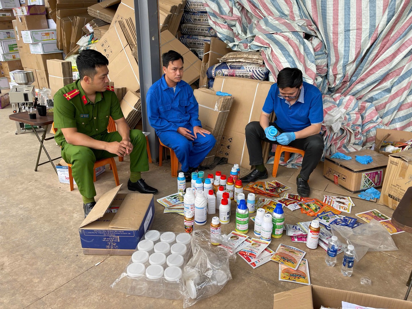 Khởi tố giám đốc công ty cầm đầu đường dây sản xuất, buôn bán thuốc bảo vệ thực vật giả liên quan 8 tỉnh, thành