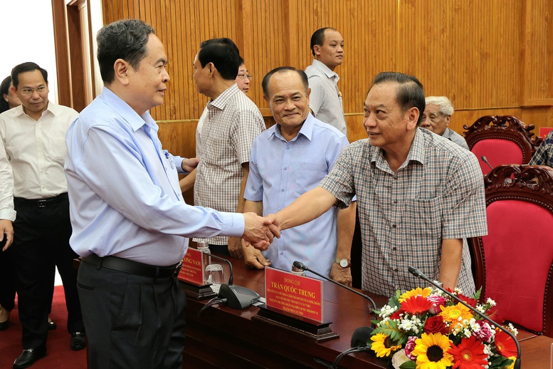 Chủ tịch Quốc hội gặp mặt c&aacute;c nguy&ecirc;n l&atilde;nh đạo Trung ương, Qu&acirc;n khu 9 v&agrave; TP. Cần Thơ - Ảnh: VGP/LS