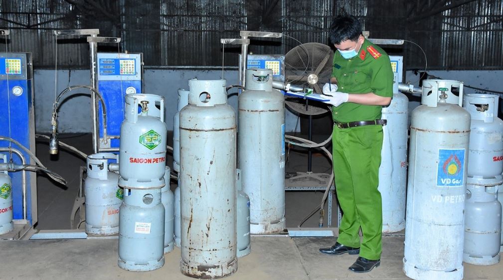 Đồng Nai: Triệt phá đường dây sản xuất gas giả quy mô lớn, đồng loạt kiểm tra 10 tụ điểm