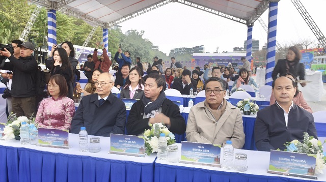 Đại biểu, quan kh&aacute;ch tham dự Lễ Khai mạc Chương tr&igrave;nh. Ảnh: Đ-Hưng