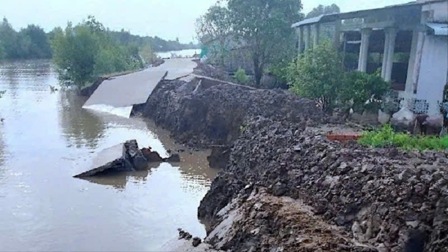 Cà Mau thường xuyên đối mặt với sạt lở vào mùa mưa và sụt lún Cà Mau thường xuyên đối mặt với sạt lở vào mùa mưa và sụt lún