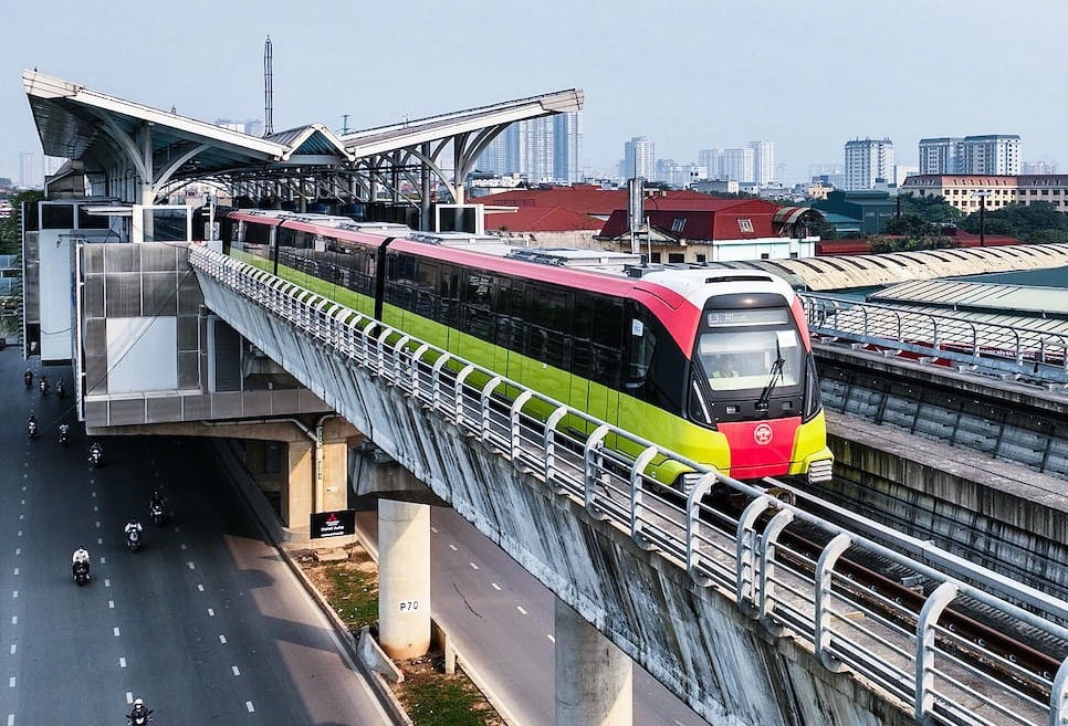 Từ hôm nay (1/2), Hà Nội Metro áp dụng 100% cổng soát vé định danh