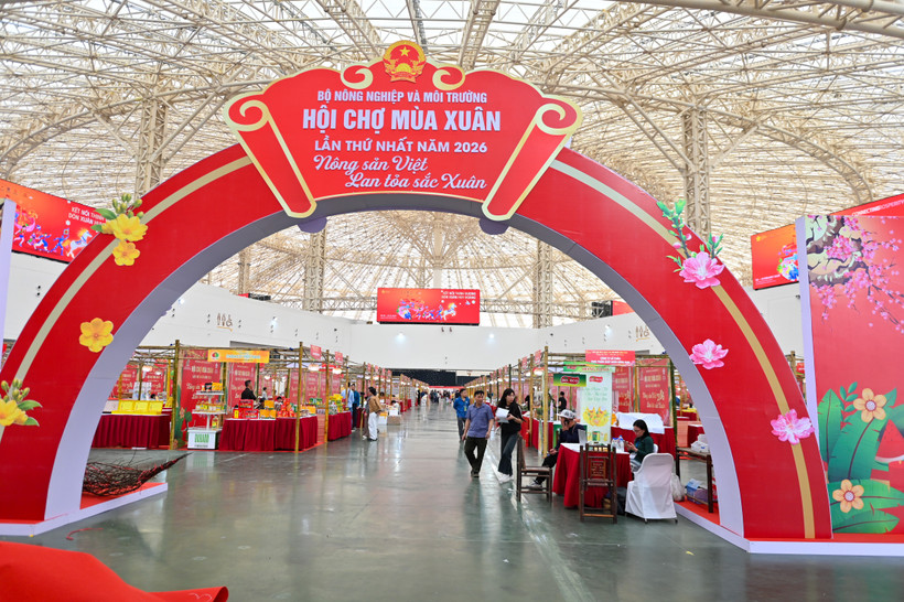 Hội chợ Mùa Xuân 2026: Hàng hóa đầy ắp, sẵn sàng cho 'đại tiệc' mua sắm Tết