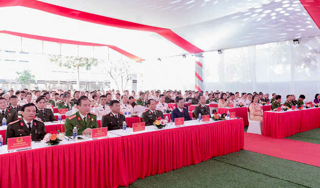 Các đại biểu tham dự buổi lễ Các đại biểu tham dự buổi lễ