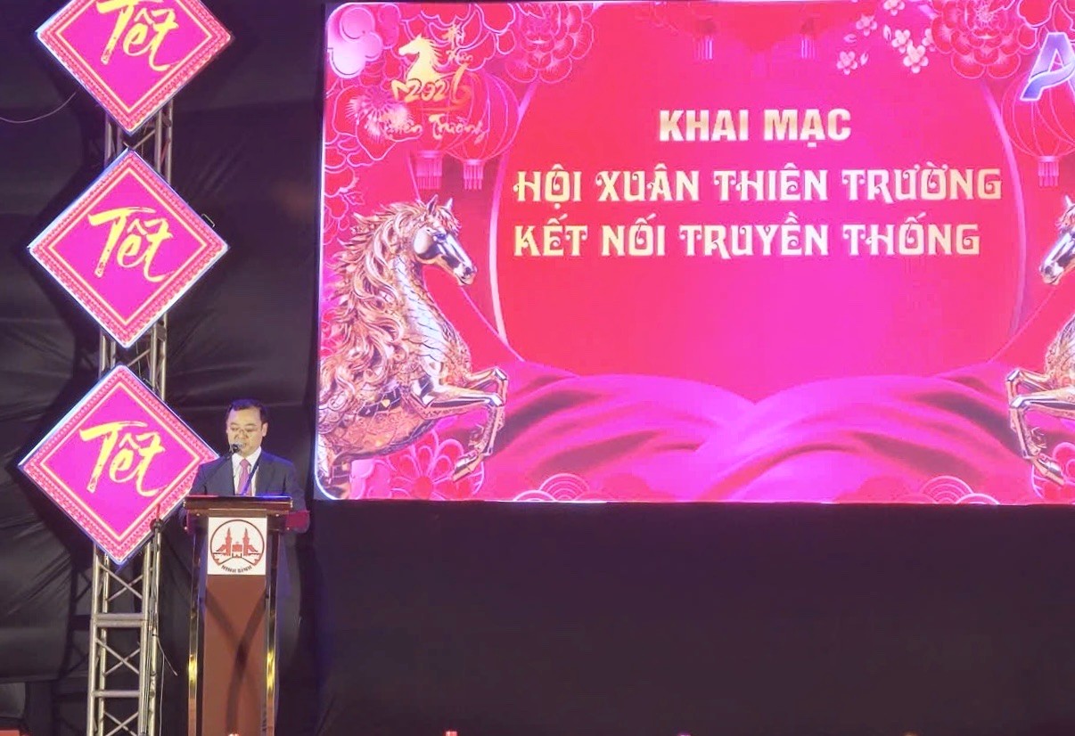 Phó Bí thư Đảng ủy, Chủ tịch UBND phường Thiên Trường Mai Hồng Diên phát biểu Phó Bí thư Đảng ủy, Chủ tịch UBND phường Thiên Trường Mai Hồng Diên phát biểu