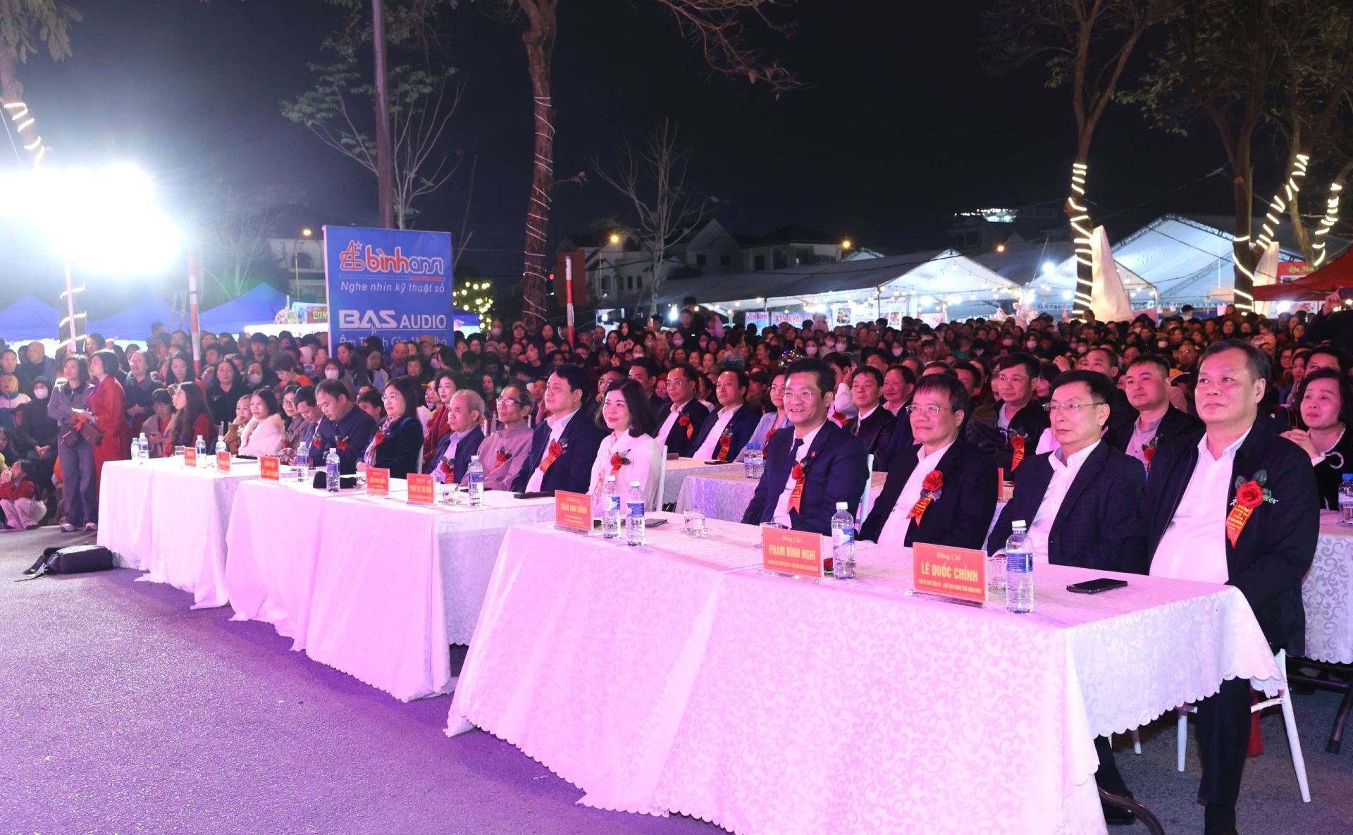 Các đại biểu tham dự chương trình Các đại biểu tham dự chương trình