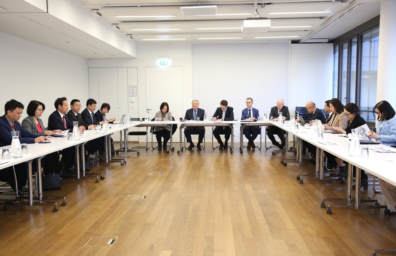 Phó Thủ tướng Thường trực Chính phủ Nguyễn Hòa Bình làm việc với Hiệp hội Công nghiệp Thụy Sĩ - Ảnh: VGP/Nguyễn Hoàng Phó Thủ tướng Thường trực Chính phủ Nguyễn Hòa Bình làm việc với Hiệp hội Công nghiệp Thụy Sĩ - Ảnh: VGP/Nguyễn Hoàng