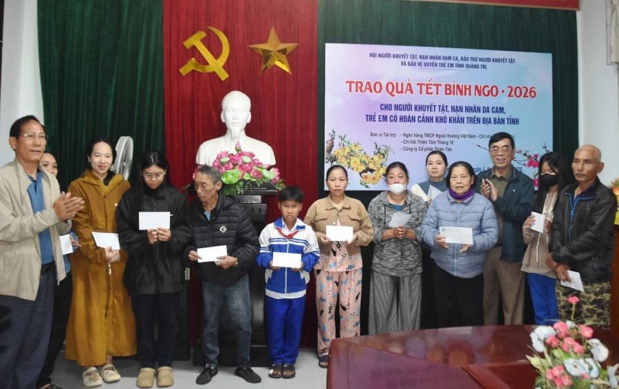 Quảng Trị: Trao tặng quà Tết cho người khuyết tật, nạn nhân chất độc da cam