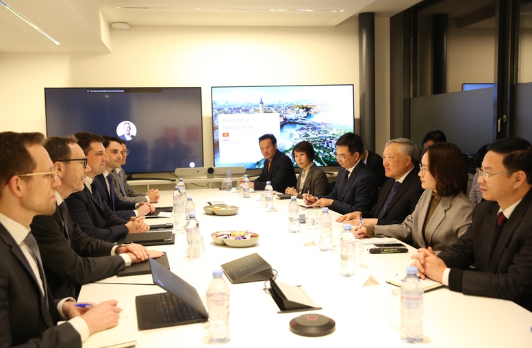 Phó Thủ tướng Thường trực Chính phủ Nguyễn Hòa Bình làm việc với Sygnum - Ảnh: VGP/Nguyễn Hoàng Phó Thủ tướng Thường trực Chính phủ Nguyễn Hòa Bình làm việc với Sygnum - Ảnh: VGP/Nguyễn Hoàng