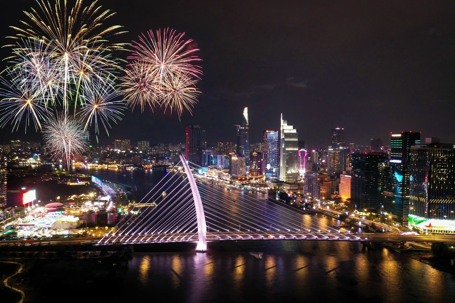 TP. HCM sẽ bắn pháo hoa tại 17 điểm trong đêm Giao thừa Tết Bính Ngọ 2026